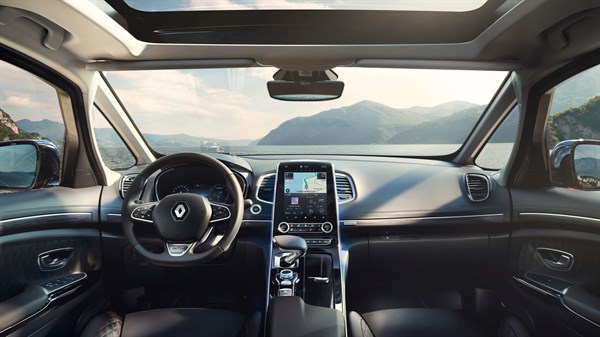 A Renault Connect szolgáltatásai az autó utasterében